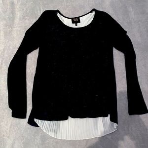 Black and white pleat open back layer chiffon top